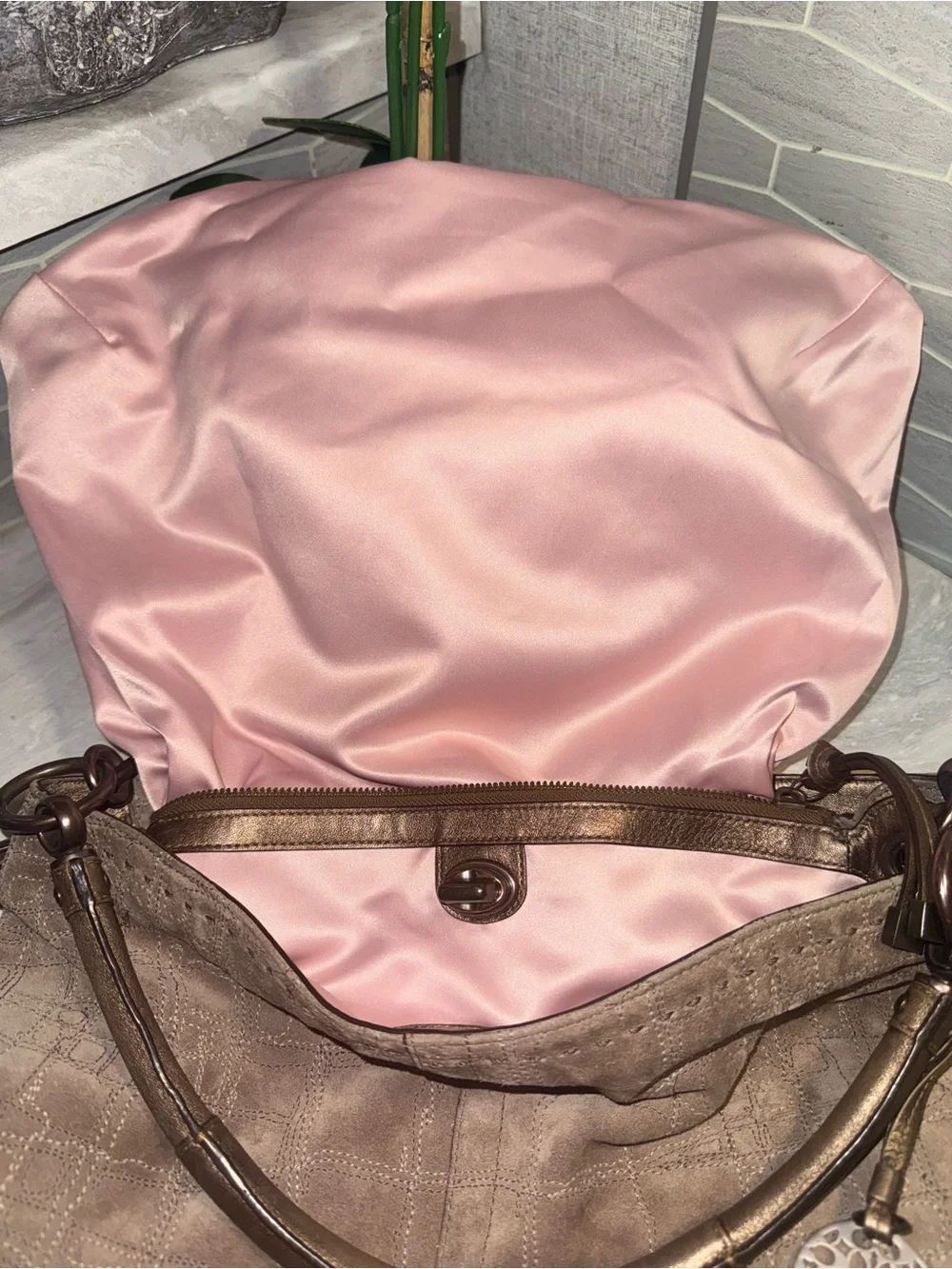 Coach $689 Suede Shoulder & Crossbody Beautiful Accents & 4 Original Hang Tags